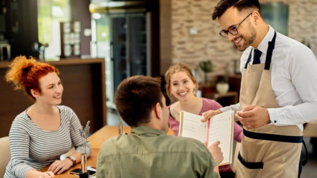 Întâlnire secretă la restaurant: cum a fost descoperită adevărata poveste a unei trădări