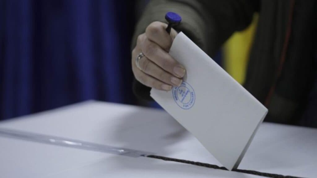 Alegeri în criză: Candidații cu susținători extrem de motivați câștigă teren, în timp ce partidele mari se confruntă cu dezavantaje