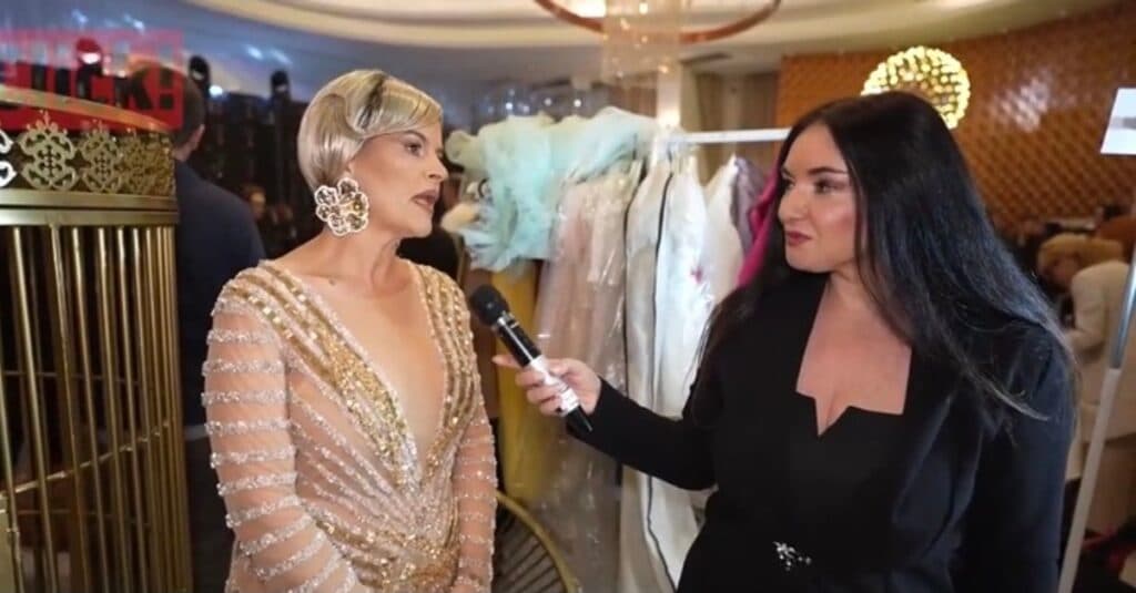 Descoperă secretul siluetei Sandei Ladoși la 55 de ani! „De trei luni…” A strălucit la defilarea de modă a Soniei Trifan!