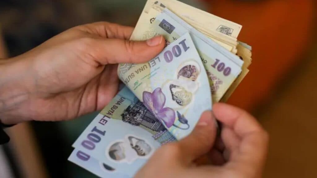 Salariile anului 2025: Angajații din IT, energie și aviație, pe culmile câștigurilor