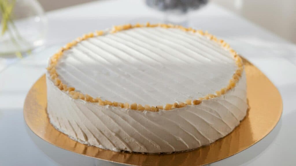 Tort Raffaello: O delicatesă ușor de realizat, perfectă pentru ocazii speciale