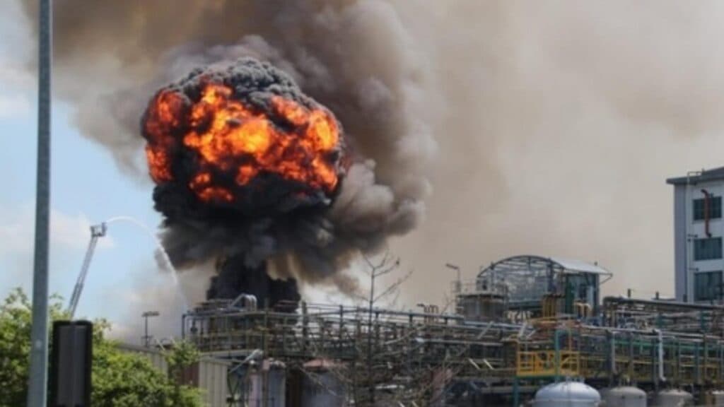 Dramă într-o fabrică de chimicale din Franța: un muncitor și-a pierdut viața într-o explozie catastrofală
