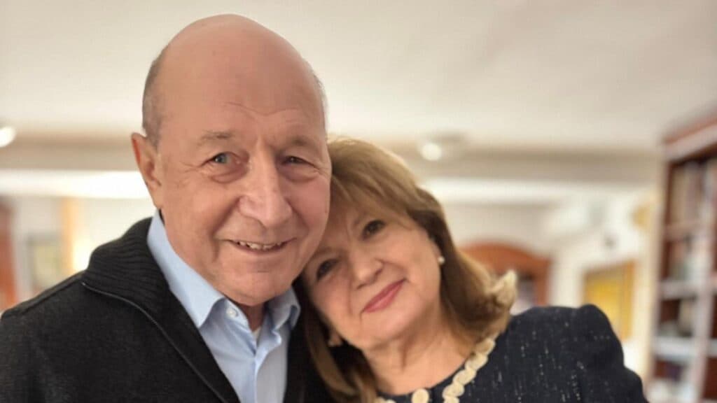 Traian Băsescu și Maria sărbătoresc cincizeci de ani de iubire: cuplul a reînnoit jurămintele în stil mare