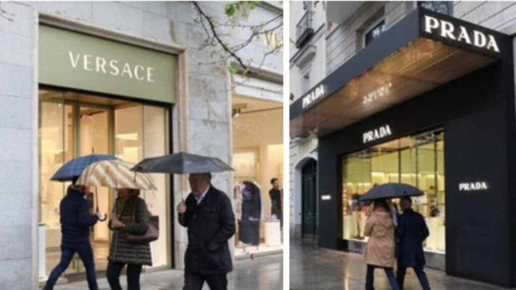 Marea afacere a anului în fashion: Prada achiziționează Versace pentru 1,37 miliarde de dolari. Ce soartă va avea brandul?