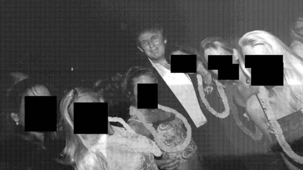 Trump, surprins în ipostaze inedite alături de femei la reședința lui Jeffrey Epstein, cu Clinton și Steve Bannon în compania controversatului antreprenor