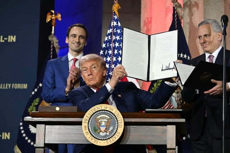 Ordinea executivă a lui Trump privind inteligența artificială promite o „singură legislație”, dar startup-urile s-ar putea confrunta cu incertitudini legale