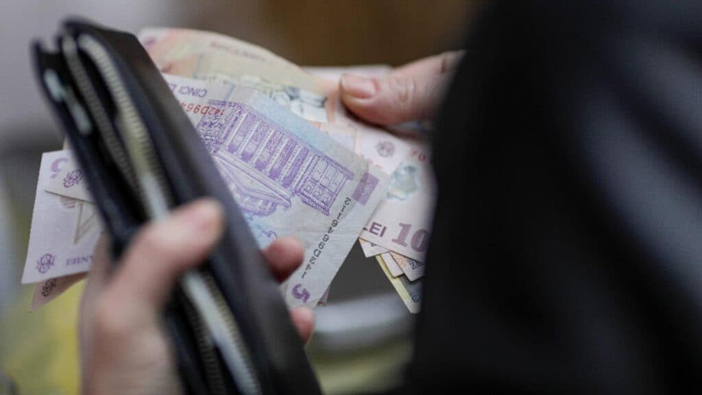 Ucraina își sporește veniturile în 2026, în timp ce România își păstrează salariile și pensiile la nivel constant
