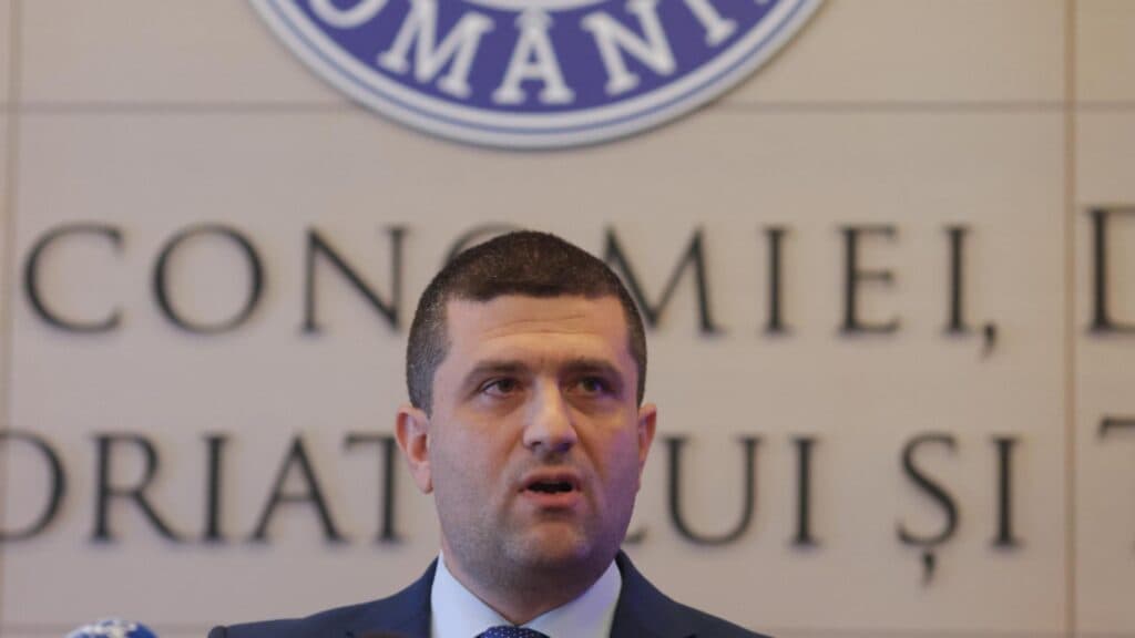 Un incident care ar putea pune în pericol avansarea lui Radu Miruță la conducerea MApN, reclamat la CNCD pentru comportament rasist