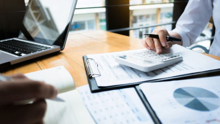 Un singur director din Ministerul Economiei a decis să își micșoreze salariul. Ministrul: Unii ar prefera să rămână fără plată, preocupați de afacerile lor