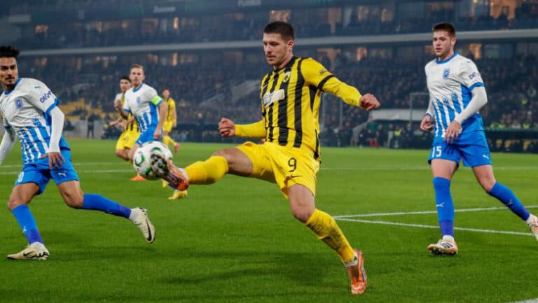 Universitatea Craiova pierde dramatic șansa de a avansa în play-off-ul Conference League după înfrângerea cu AEK Atena