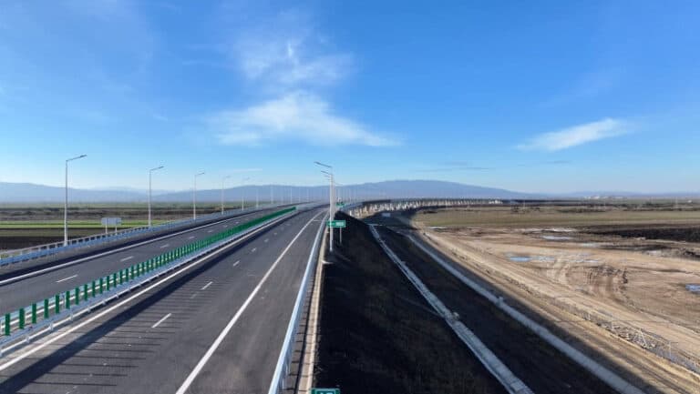 Autostrada Moldovei: A fost dat în folosință tronsonul Focșani – Adjud din A7, cu imagini recente prezentate de șeful CNAIR