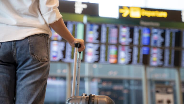 Românii își îndreaptă din ce în ce mai mult privirea către cer: un număr record de pasageri pe aeroporturi în 2025, lăsând în urmă agonia microbuzelor