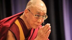 26 de învățături ale Dalai Lama: Ghidul tibetan pentru o existență armonioasă și împlinită