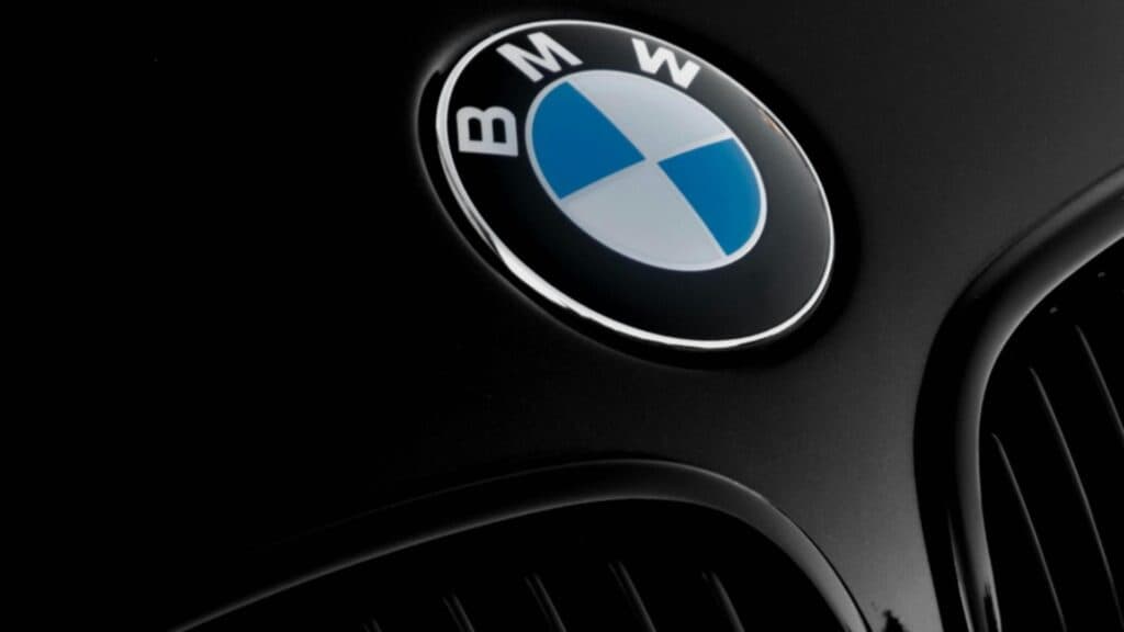 Păcăleala unui bărbat din Iași: A simulat furtul unui BMW pentru a obține o sumă uriașă din asigurare, dar cheile i-au fost călcâiul lui Ahile