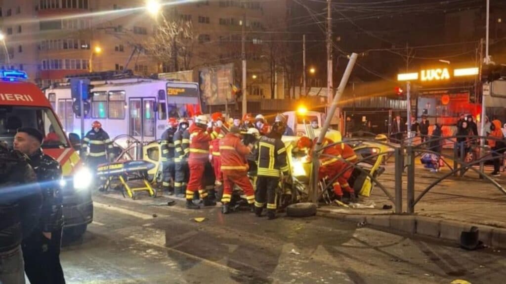Coliziune serioasă în București: Două persoane rănite la intersecția Calea Rahovei cu Calea Ferentari