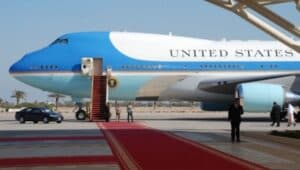 Trump, zbor întrerupt spre Forumul de la Davos. Mesajul său de la Casa Albă