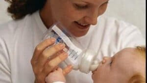 Atenție la sănătate! Lapte praf pentru bebeluși retras de pe piață din cauza unei bacterii periculoase care cauzează diaree și vărsături