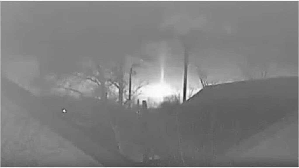 Alertă pe frontiera României: Românii surprind atacuri cu bombă din confortul căminului lor