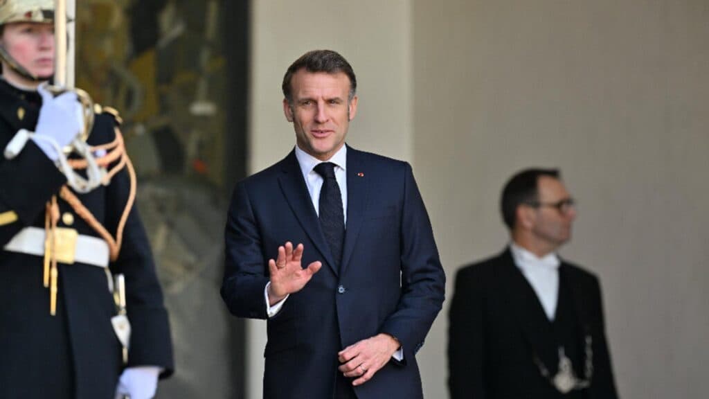 Alarmă la Palatul Élysée: Macron convoacă o întâlnire de urgență privind criza din Groenlanda și Iran