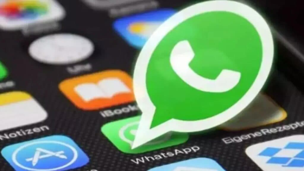 Atenție pe WhatsApp: Hackerii pot urmări activitatea ta în timp real, de la distanță