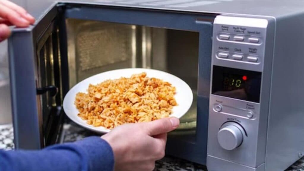 Alimente pe care ar fi bine să nu le reîncălzești, riscuri pe care nu le consideri