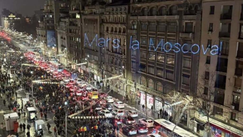 O pedeapsă aspră pentru bărbatul care a provocat protestatarii. Mesajul „Marș la Moscova” luminând clădirile în timp ce românii îndurau frigul pentru a-și apăra drepturile