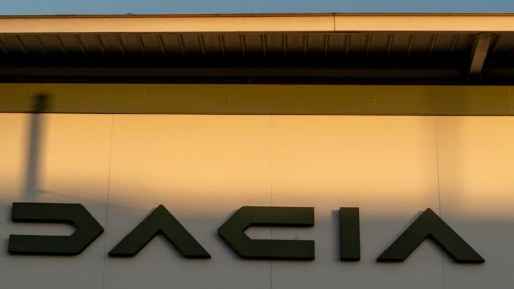 Amenzi colosale pentru Dacia și Renault din cauza unei înțelegeri ascunse despre angajați