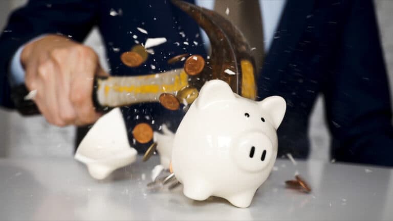 Creșterea alarmantă a riscurilor de insolvență: Companiile românești se confruntă cu întârzieri la plata facturilor din cauza lipsei de lichiditate