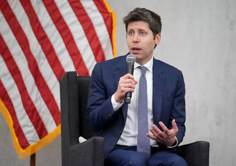 Conducătorii Anthropic și OpenAI denunță violența ICE și laudă acțiunile lui Trump