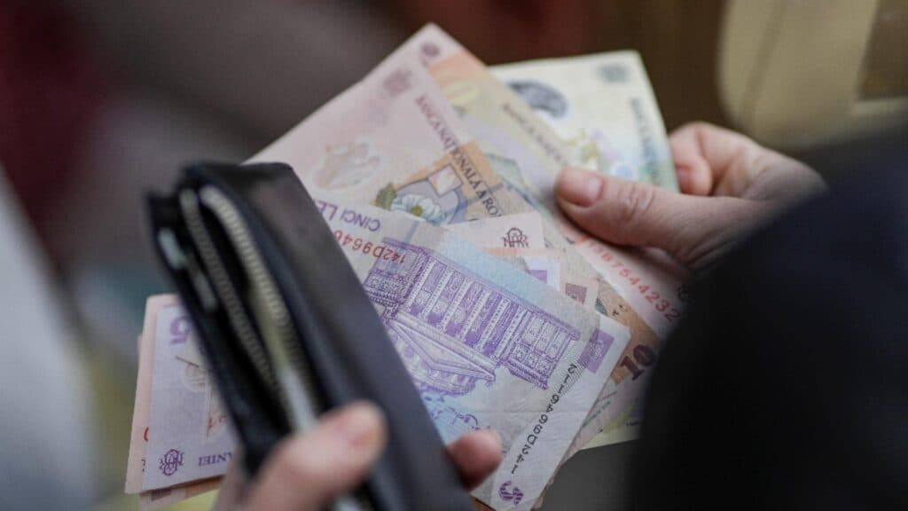 Anul debutează nefavorabil pentru pensionari: fără creșteri și cu întârzieri la plățile pensiilor