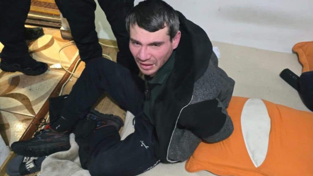 Scenă de groază într-un bloc din Capitală: o femeie a fost atacată cu cuțitul de fostul iubit în lift
