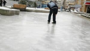 „Feriți-vă de gheață!” Avertismentul autorităților cu privire la pericolele accidentărilor