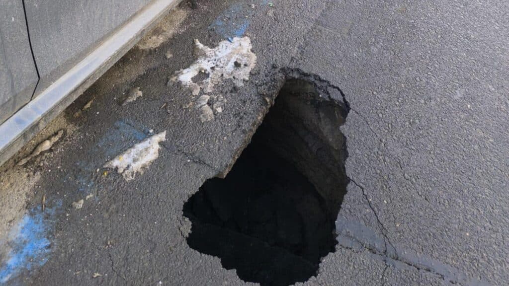 Atenție, șoferi! Drumul de pe strada Făinari din Capitală este afectat: Poliția Rutieră vă sfătuiește să conduceți cu grijă