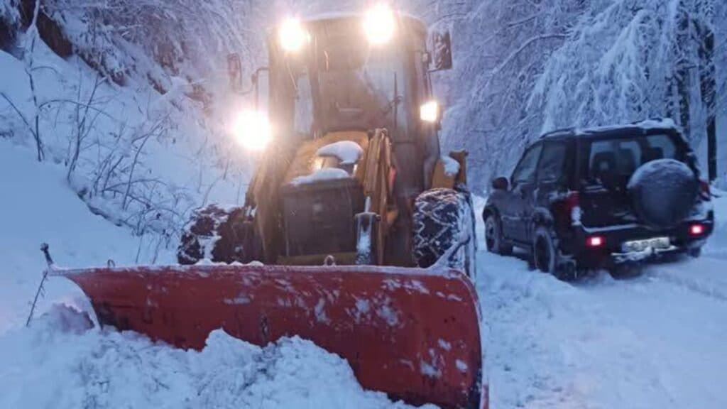 Autoritățile mobilizate din cauza vremii extreme. Comandamentul de iarnă a fost activat la Ministerul Afacerilor Interne