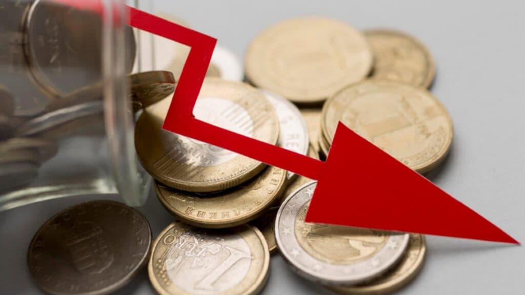 Alertele specialiștilor: „Economia se află pe marginea prăpastiei! Doar în criza din 2009 am întâlnit asemenea declinuri.”