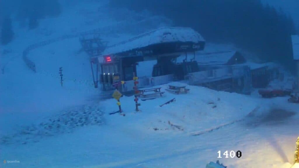 Alertă de vânt intens în Sinaia: telecabinele de mare altitudine rămân închise pentru vizitatori, iar pârtiile sunt inundate din cauza ploilor