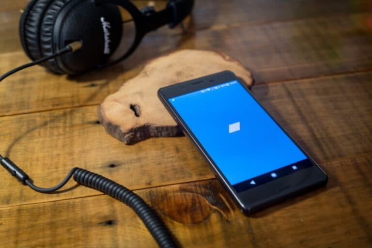 Bandcamp se opune muzicii generate de inteligența artificială, interzicându-i accesul pe platformă