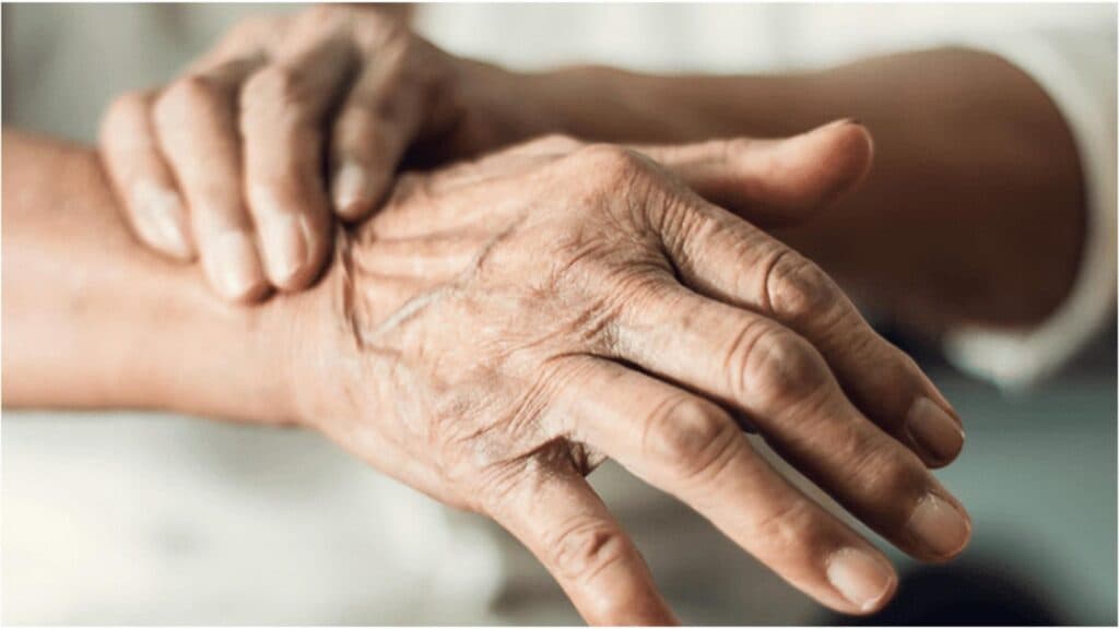 Parkinson: Semnele subtile care prevestesc tremurul, adesea trecute cu vederea