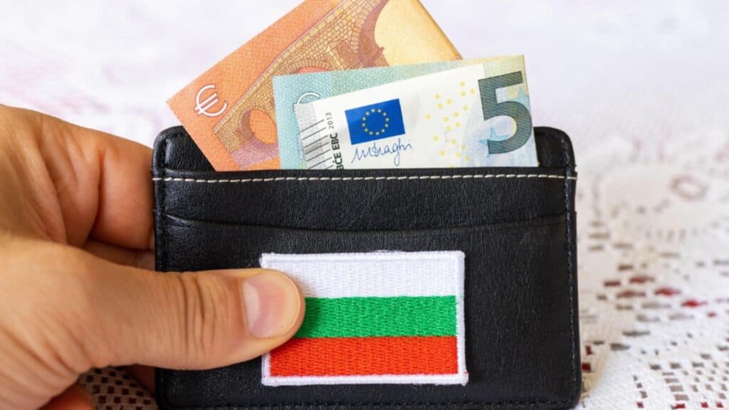 Bulgaria a aderat oficial la zona euro: impactul major al acestei decizii