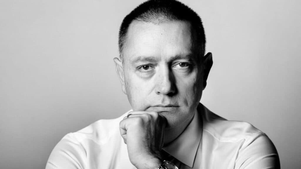 „Când nu ești prezent, devii o opțiune: Mihai Fifor critică absența României de la negocierile de securitate de la Kiev.”