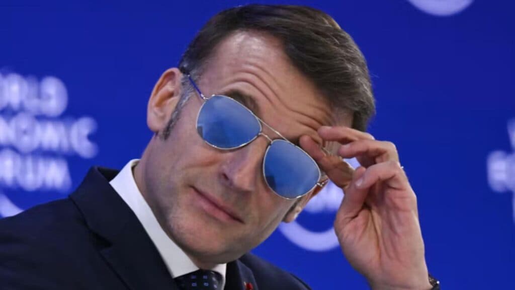 Cât de mult valorează ochelarii de designer purtați de Macron la Davos, care au stârnit controverse după comentariile lui Trump: „A încercat să demonstreze că este puternic”?