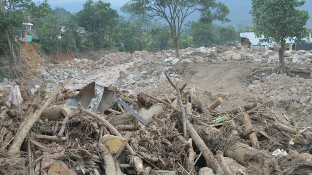 Tragedie în Indonezia: zeci de victime și dispăruți din cauza alunecărilor de teren