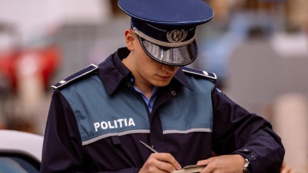 Incident uluitor într-o școală românească: un tânăr de 15 ani, atacat de un părinte pe terenul de sport