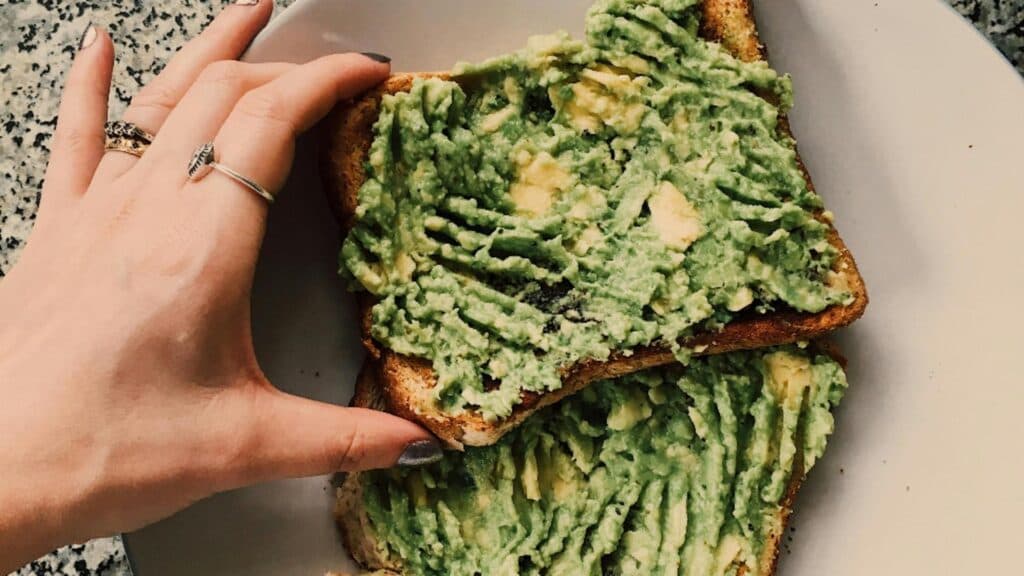 Descoperă rețeta rapidă și delicioasă pentru un toast cu avocado perfect