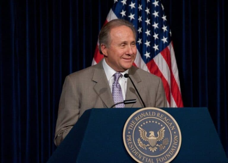 O viață dedicată politicii: Michael Reagan, fiul cel mare al lui Ronald Reagan, ne părăsește la 80 de ani