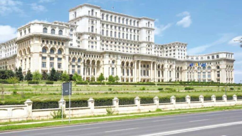 Ciprian Ciucu deschide porțile palatului pentru parlamentari, generând o atmosferă tensionată în jur