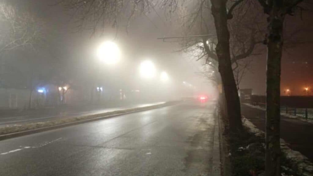 Atenție, ceață densă în București și în peste 15 județe! Șoferii sunt sfătuiți să conducă cu mare precauție