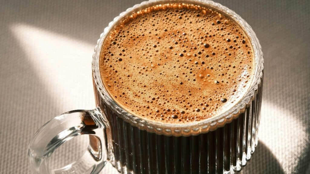 Îndulcitorul natural care înlocuiește zahărul din cafea și sprijină controlul glicemiei