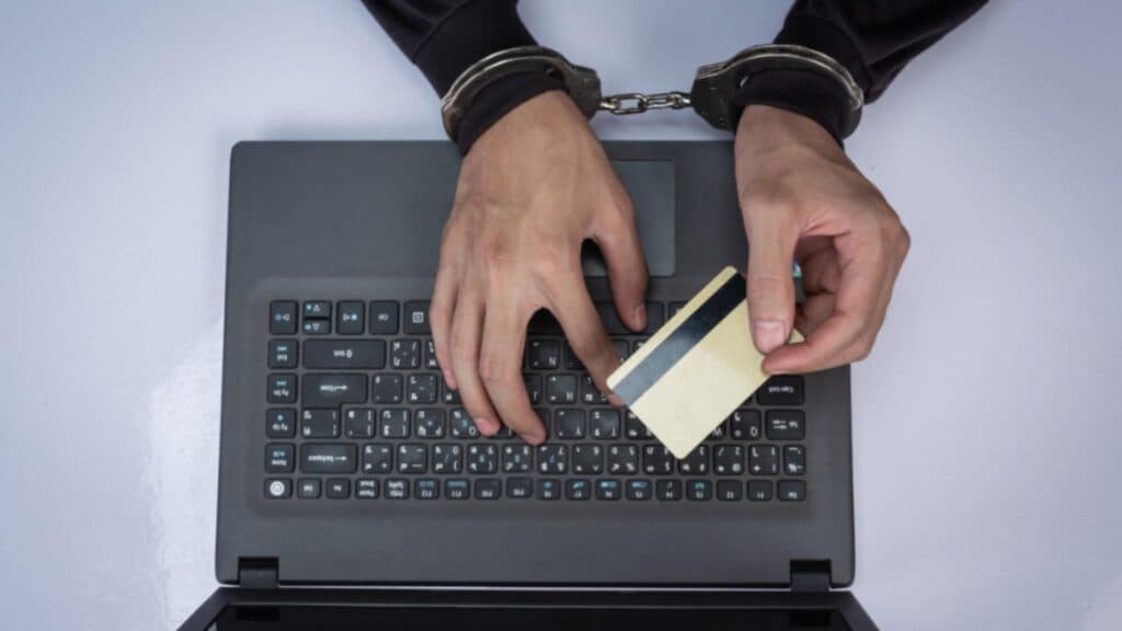 Fraude bancare cu documente false: Acțiuni ample împotriva „pensionarilor militari” din Constanța și Buzău
