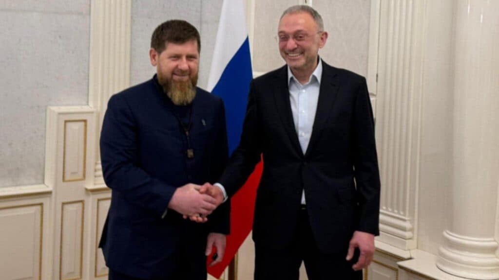 Kadîrov, pe cale de a-și îngropa rivalitățile, surprinde cu o întâlnire neașteptată alături de un oligarh și un senator rus